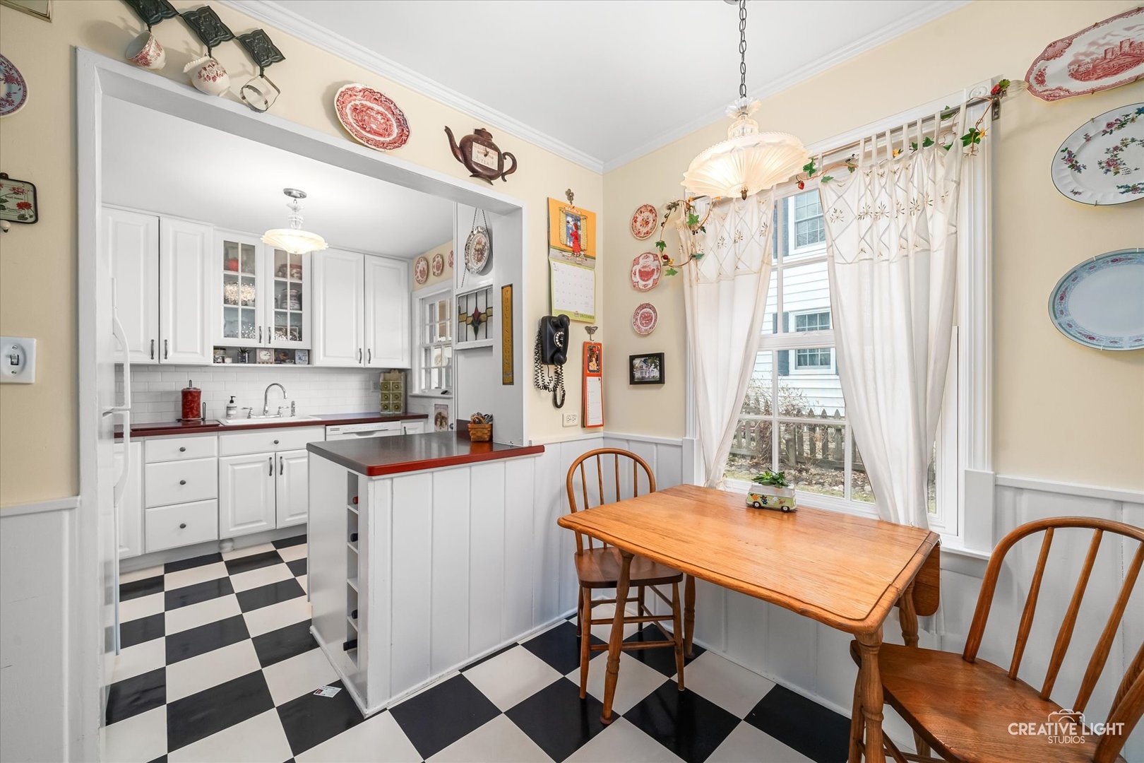 145 East Road, Glen Ellyn, IL 60137