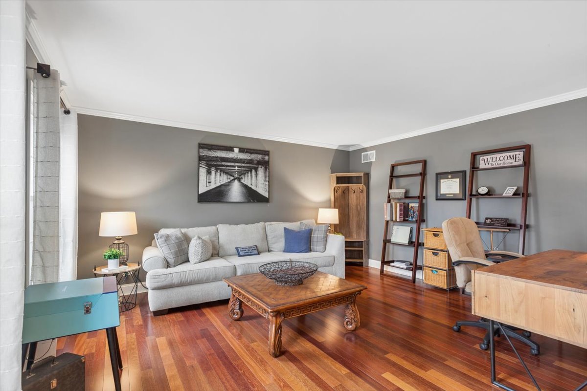 816 S River Road, Naperville, IL 60540