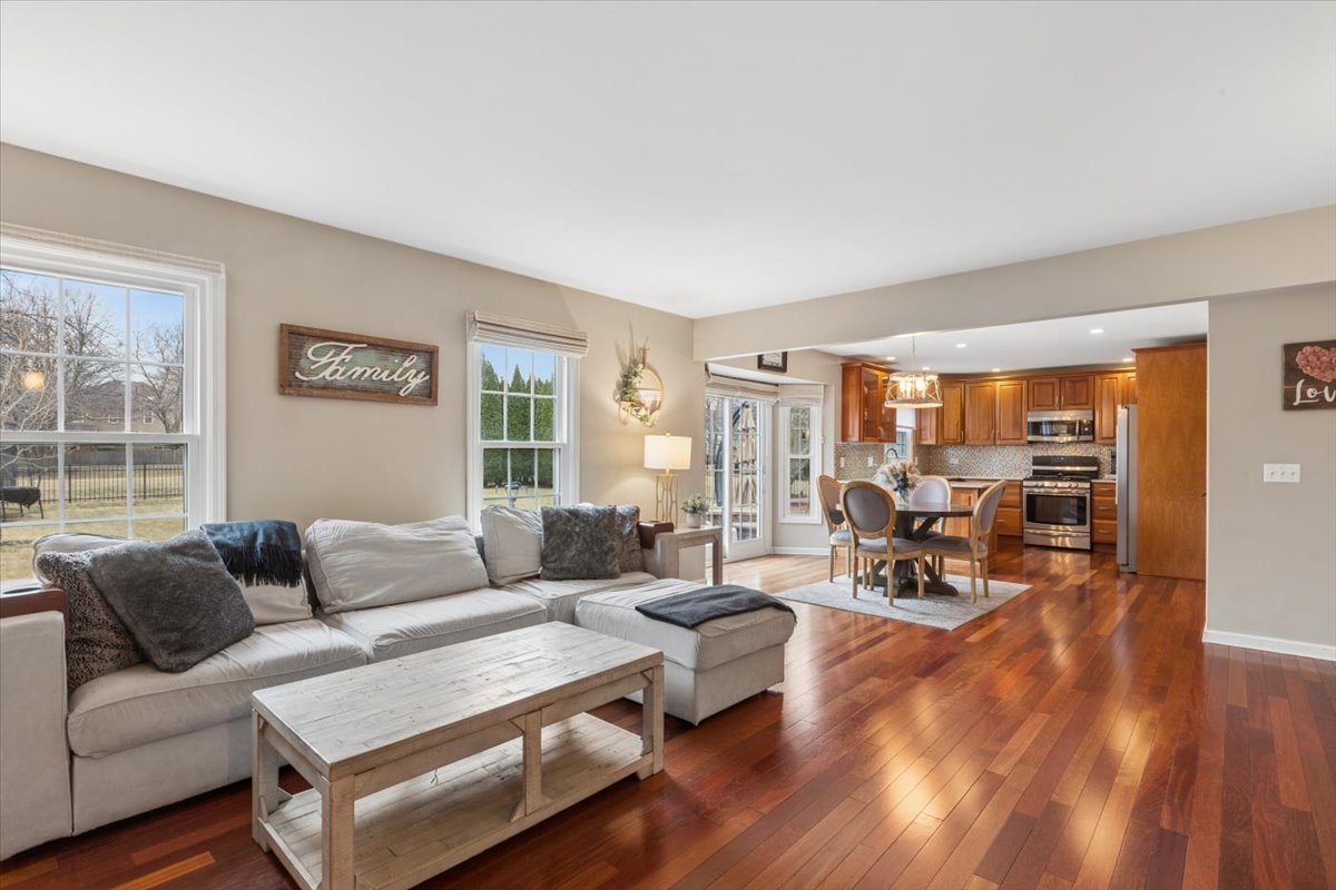 816 S River Road, Naperville, IL 60540