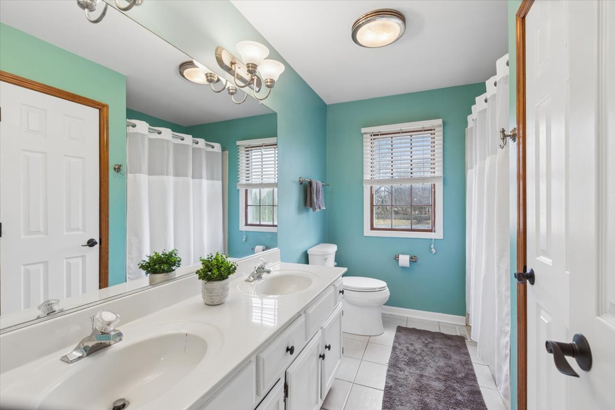 816 S River Road, Naperville, IL 60540