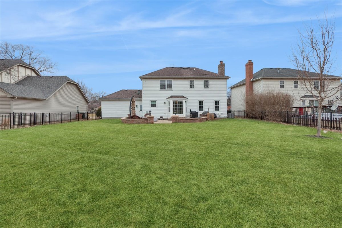 816 S River Road, Naperville, IL 60540