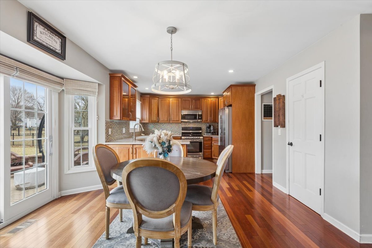 816 S River Road, Naperville, IL 60540