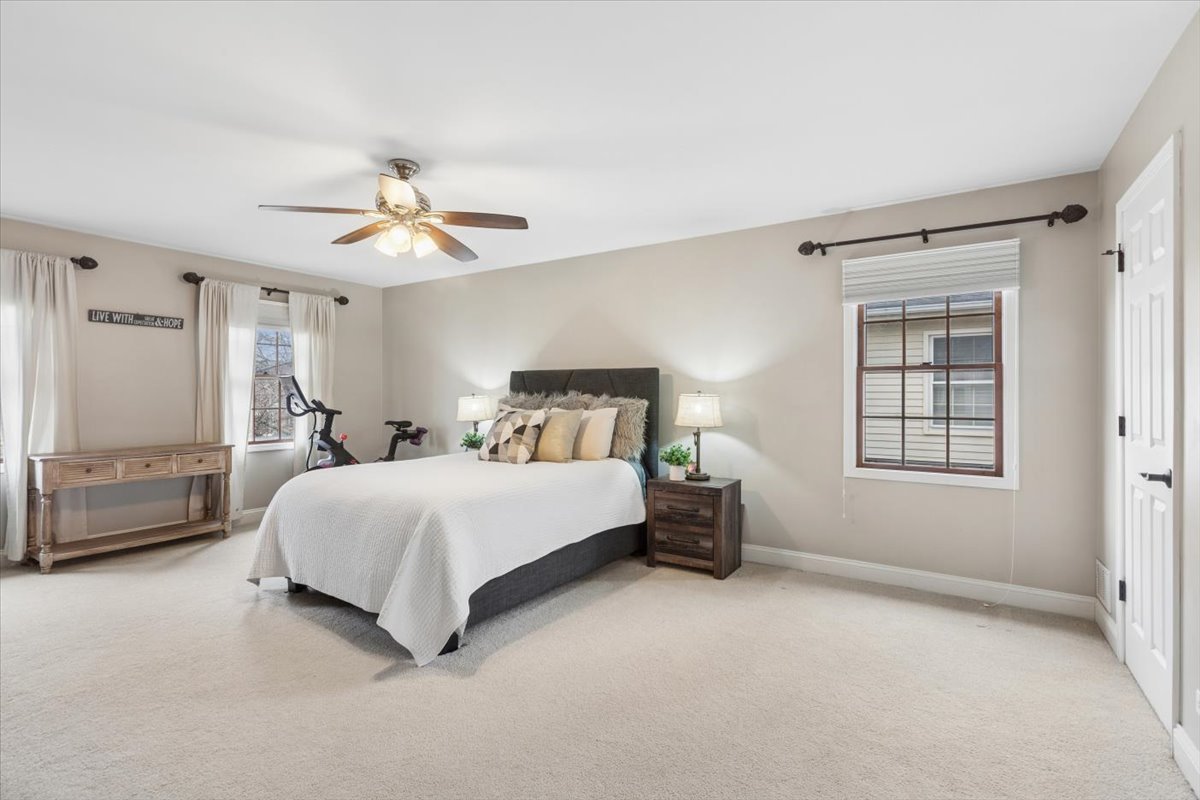 816 S River Road, Naperville, IL 60540