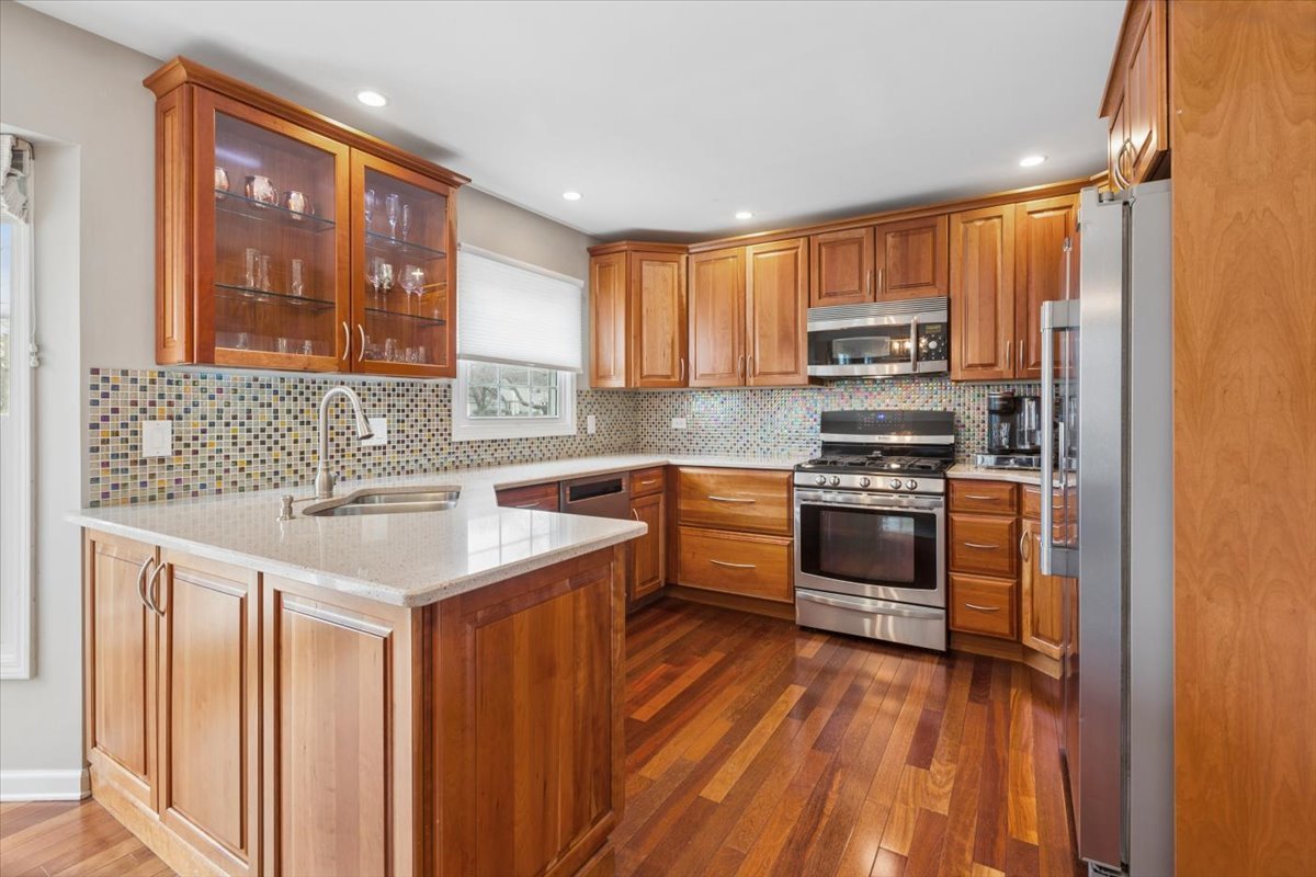 816 S River Road, Naperville, IL 60540