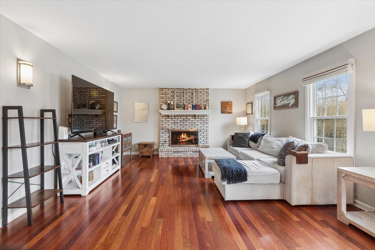 816 S River Road, Naperville, IL 60540