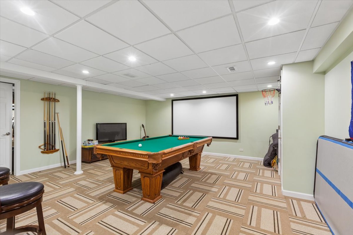 816 S River Road, Naperville, IL 60540