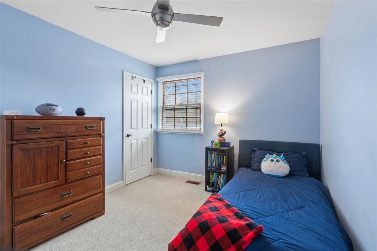 816 S River Road, Naperville, IL 60540