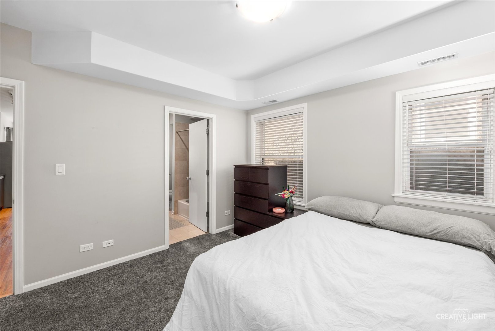 1740 W Foster Avenue #2F, Chicago, IL 60640