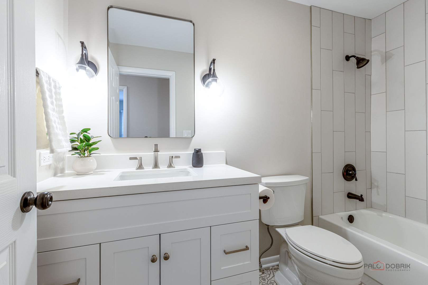 1967 Red Fox Lane, Green Oaks, IL 60048