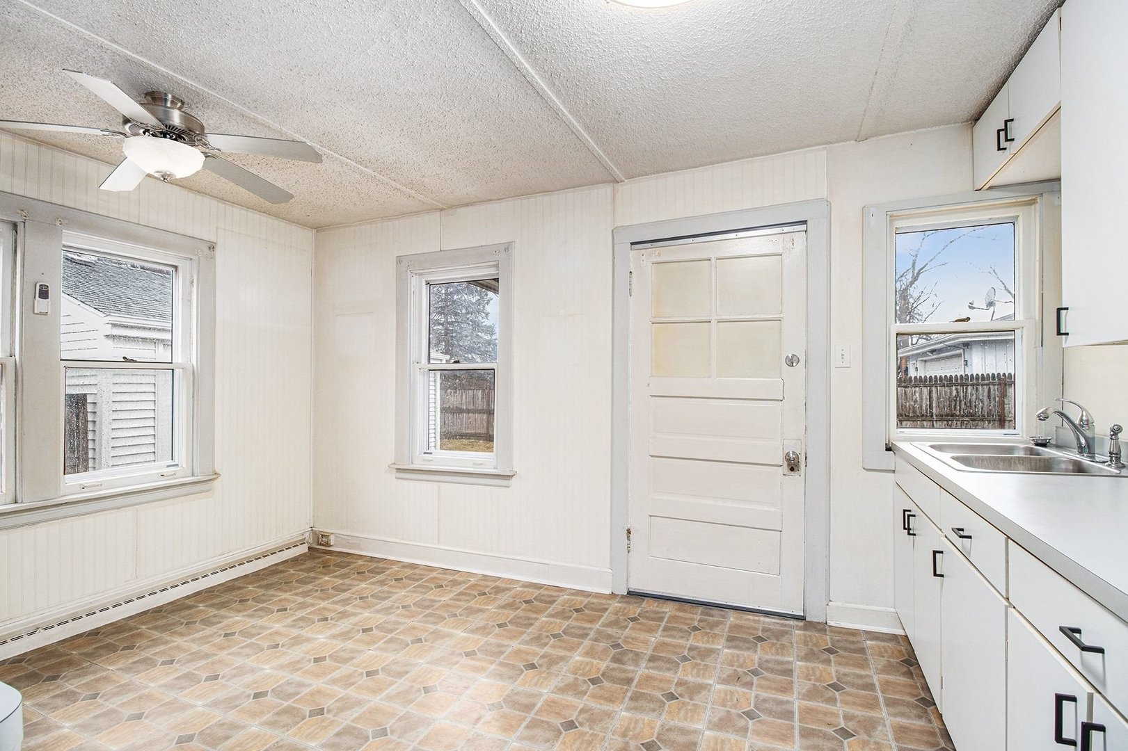 180 Henderson Street, Bensenville, IL 60106