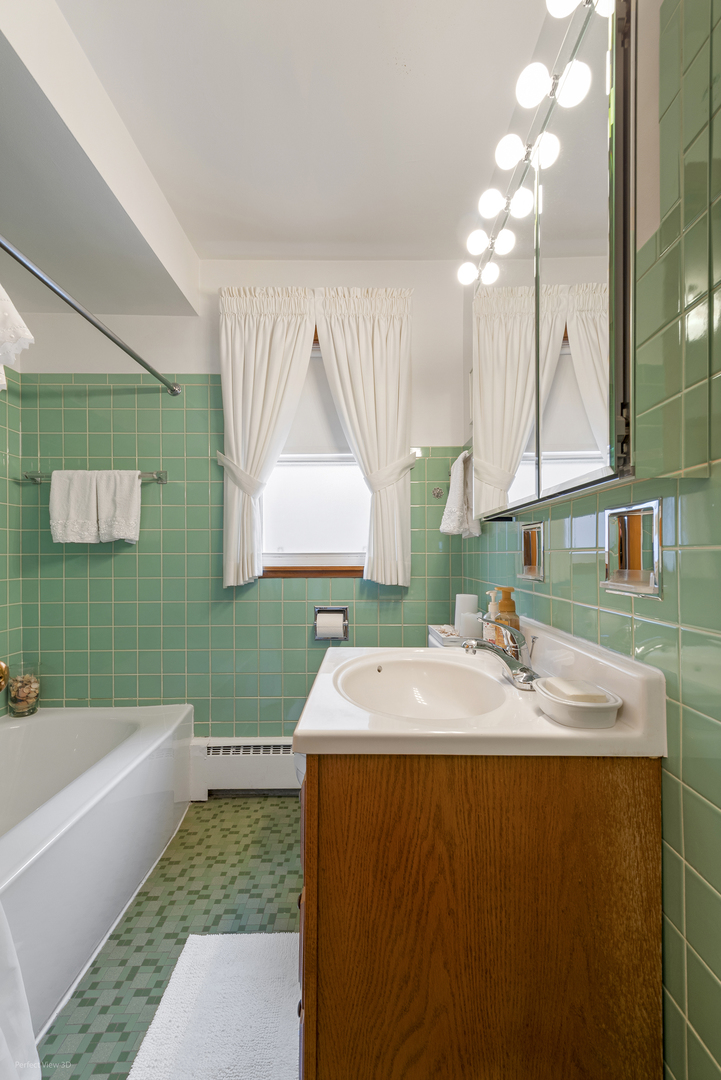 5141 N New England Avenue, Chicago, IL 60656