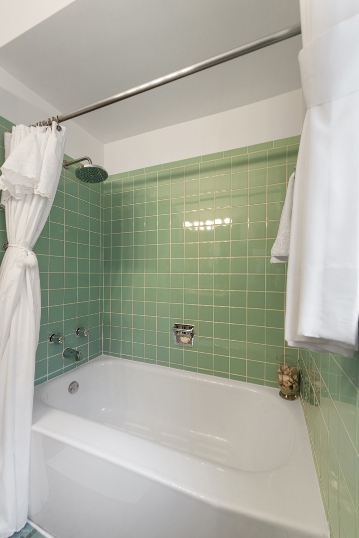 5141 N New England Avenue, Chicago, IL 60656