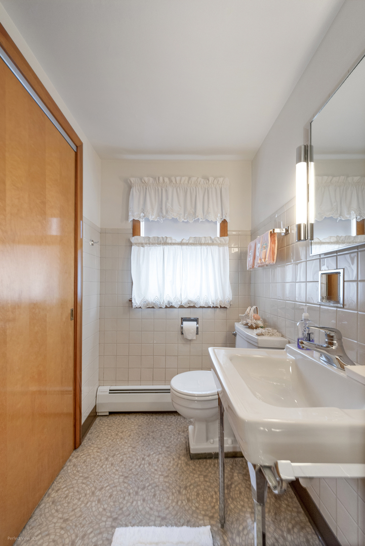 5141 N New England Avenue, Chicago, IL 60656