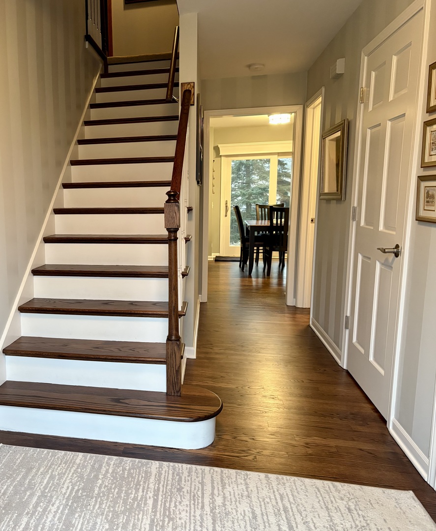 1007 River Oak Drive, Naperville, IL 60565