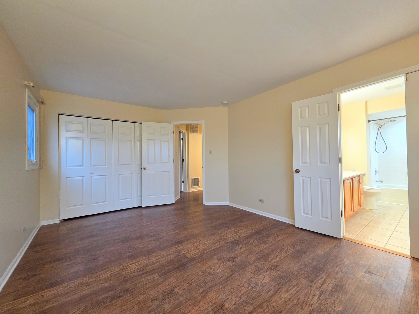 1013 E Meadow Lake Drive, Palatine, IL 60074