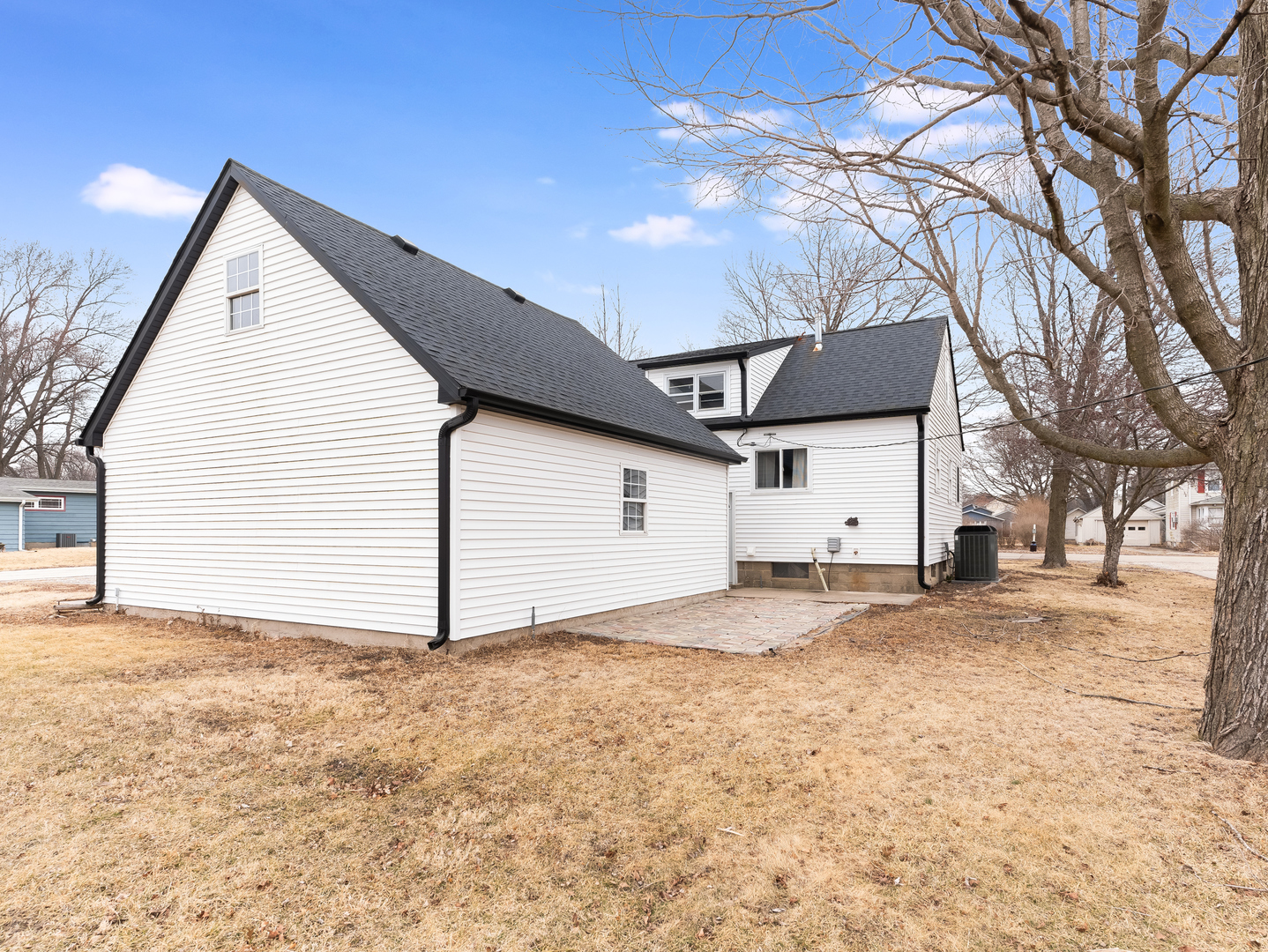 245 N Pine Street, Waterman, IL 60556