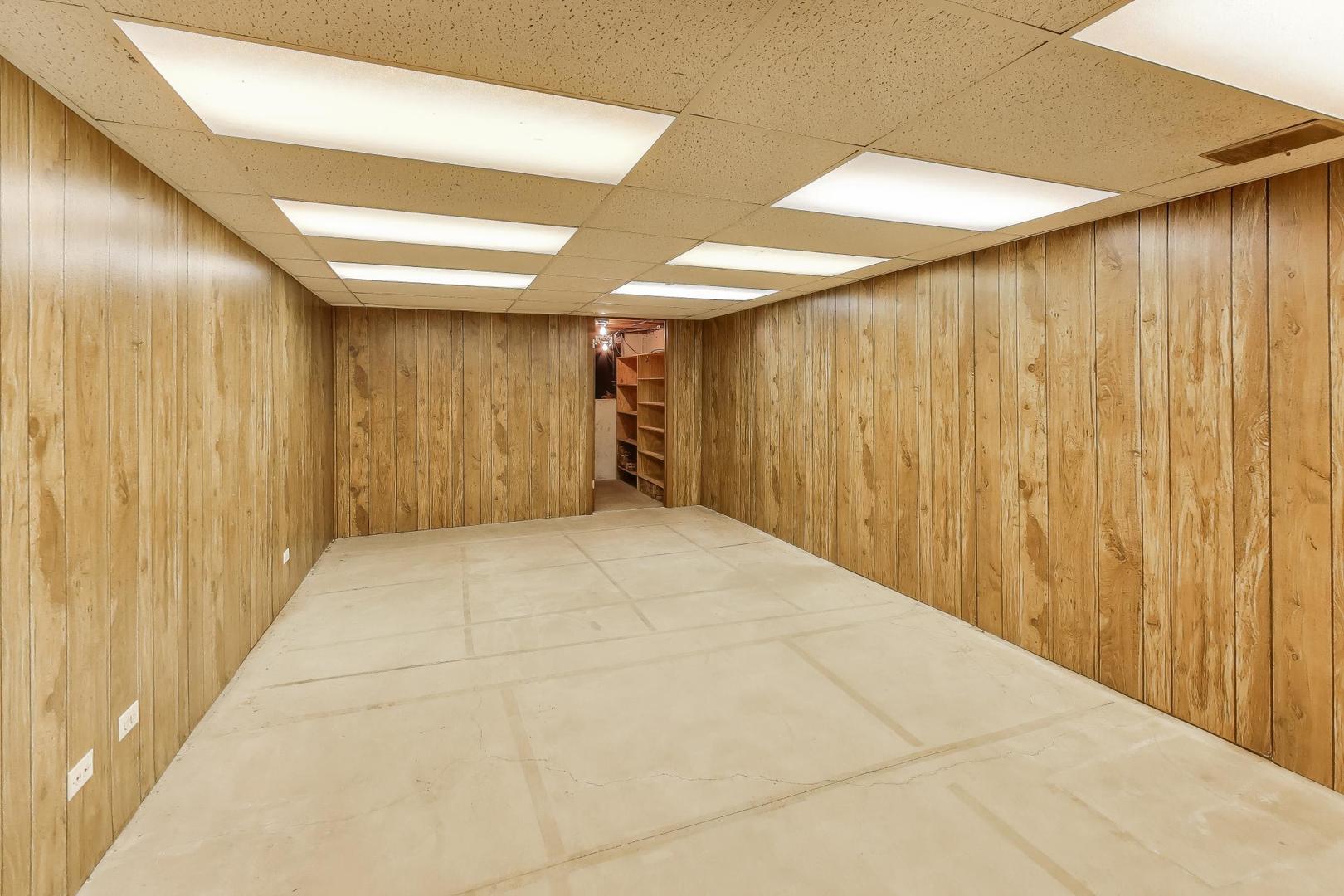 12111 S 68th Court, Palos Heights, IL 60463