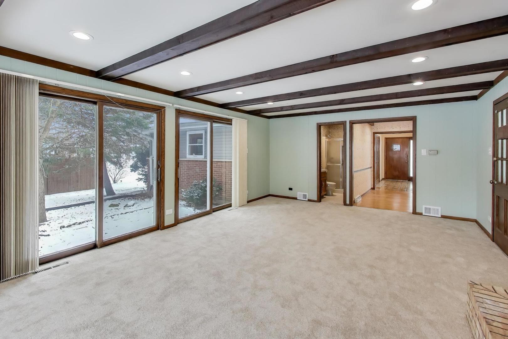 12111 S 68th Court, Palos Heights, IL 60463