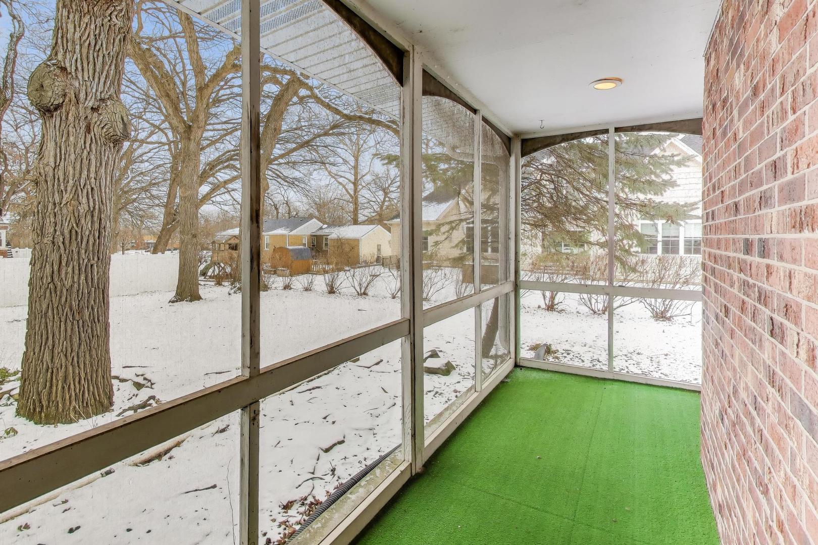 12111 S 68th Court, Palos Heights, IL 60463