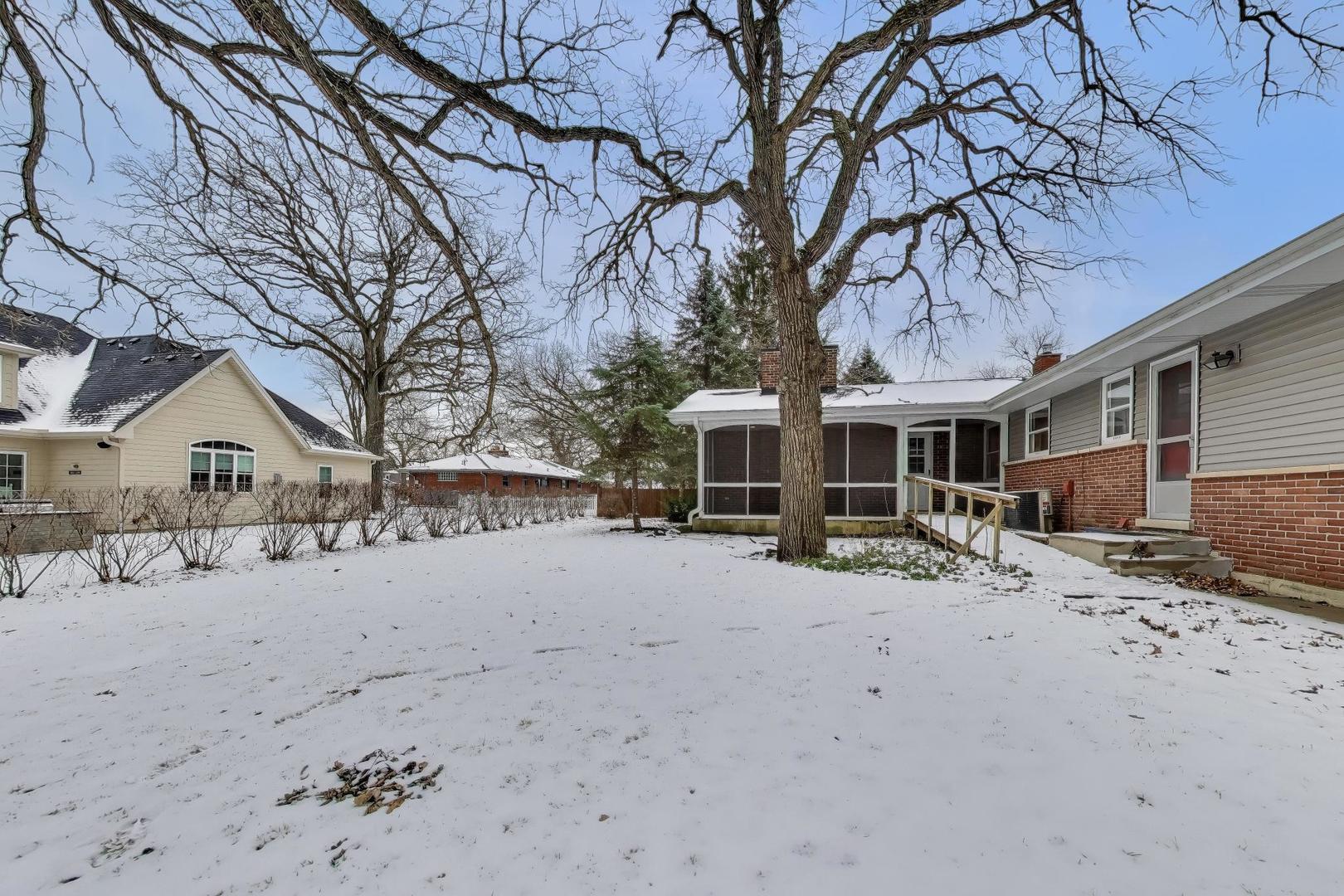 12111 S 68th Court, Palos Heights, IL 60463