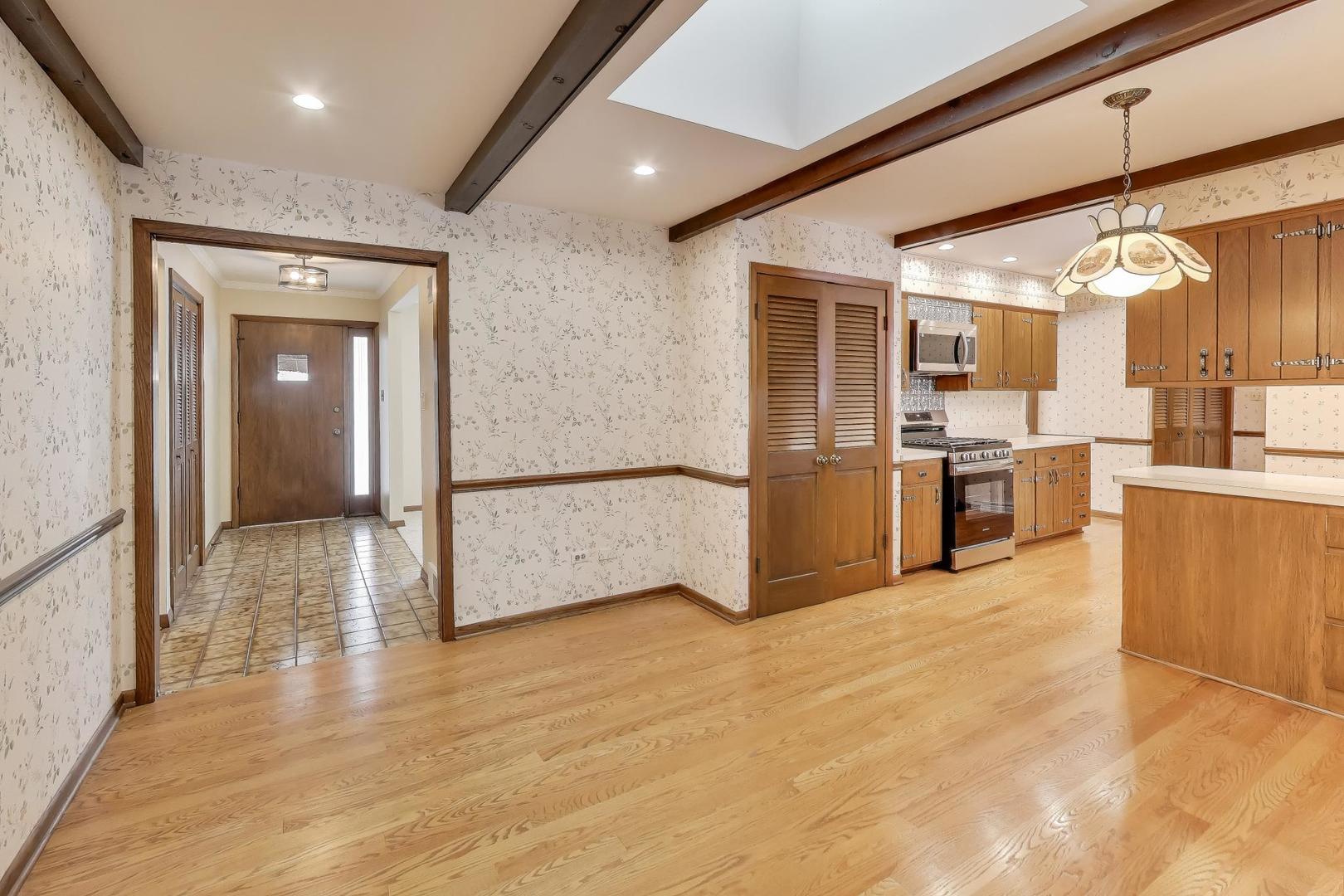 12111 S 68th Court, Palos Heights, IL 60463