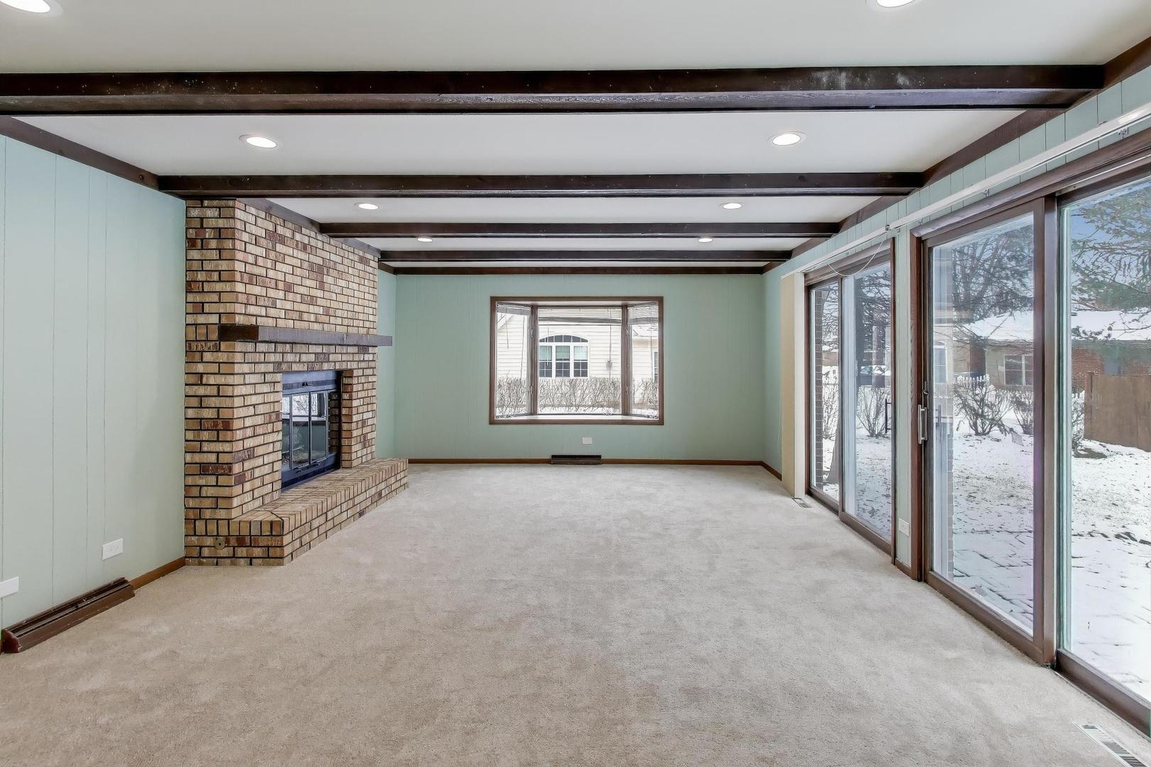 12111 S 68th Court, Palos Heights, IL 60463