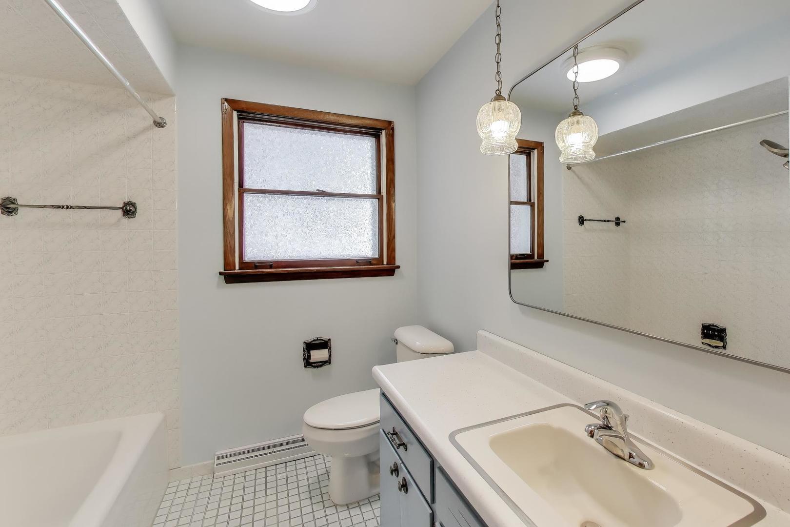 12111 S 68th Court, Palos Heights, IL 60463