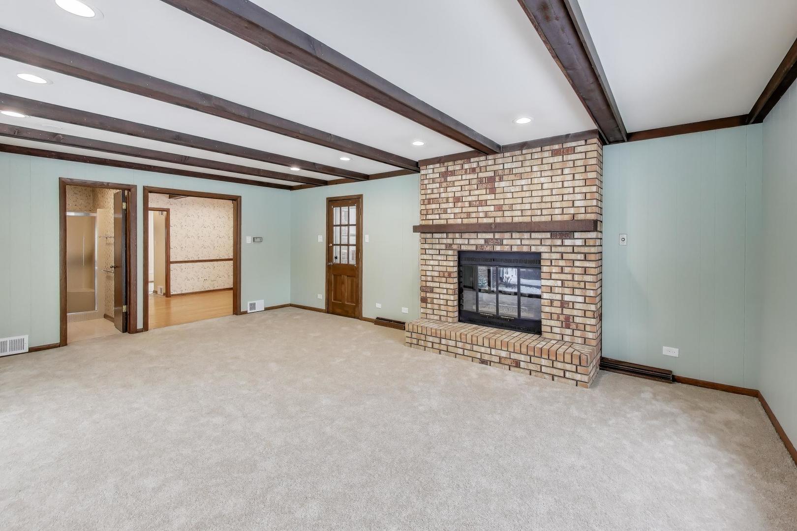 12111 S 68th Court, Palos Heights, IL 60463