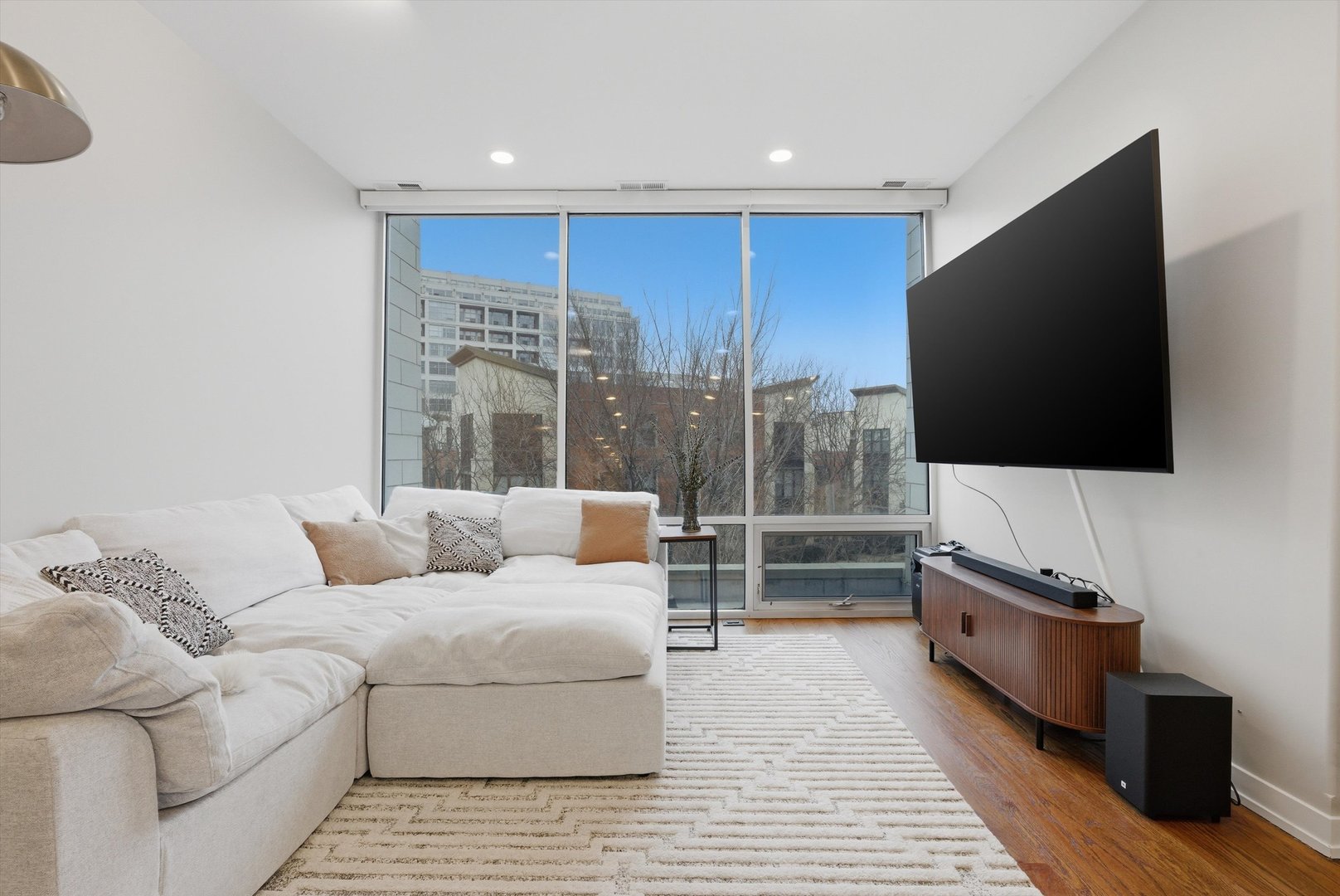 925 N Larrabee Street #2N, Chicago, IL 60610