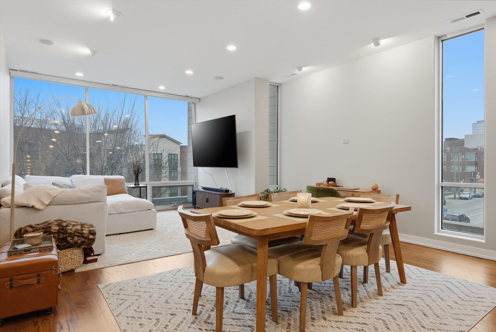 925 N Larrabee Street #2N, Chicago, IL 60610