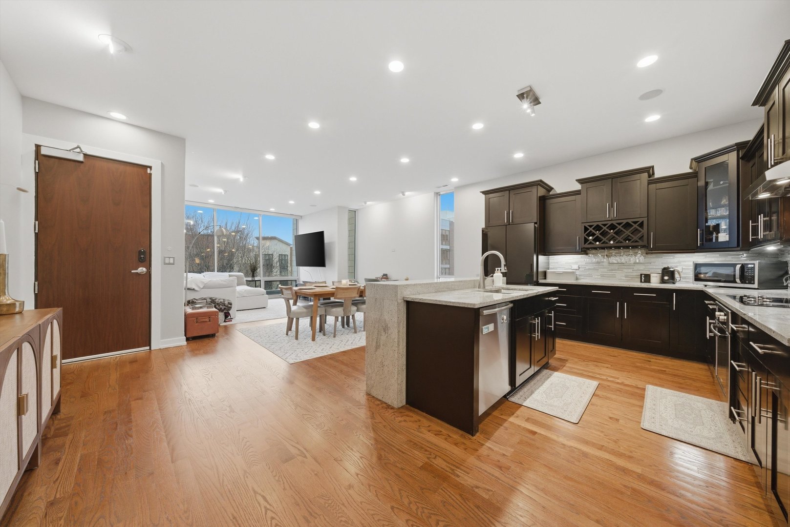 925 N Larrabee Street #2N, Chicago, IL 60610