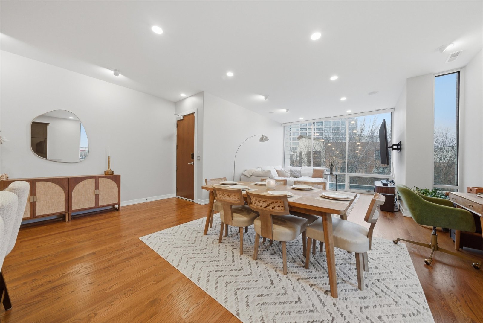 925 N Larrabee Street #2N, Chicago, IL 60610