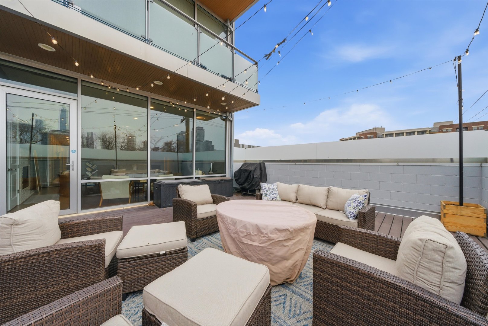 925 N Larrabee Street #2N, Chicago, IL 60610