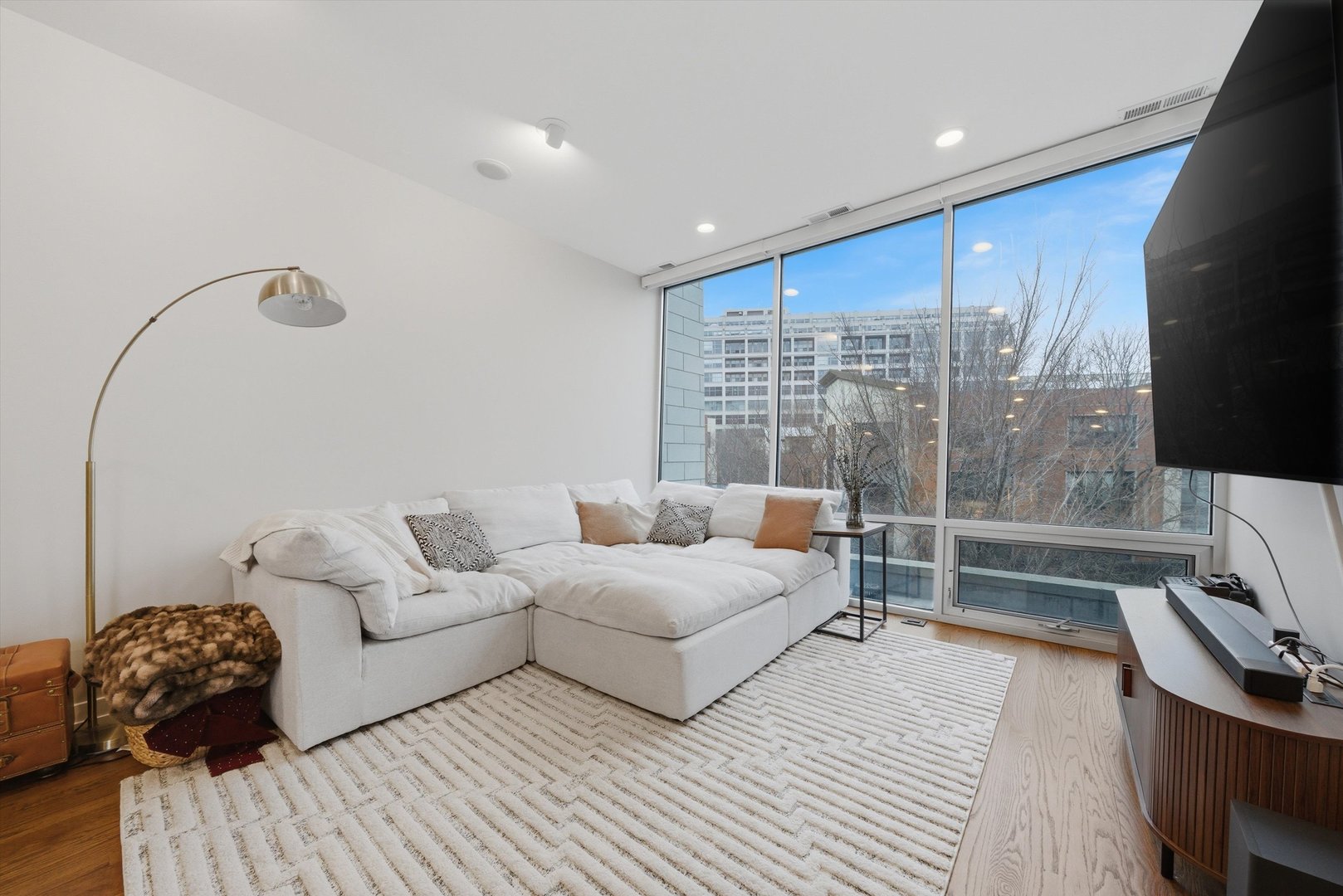 925 N Larrabee Street #2N, Chicago, IL 60610