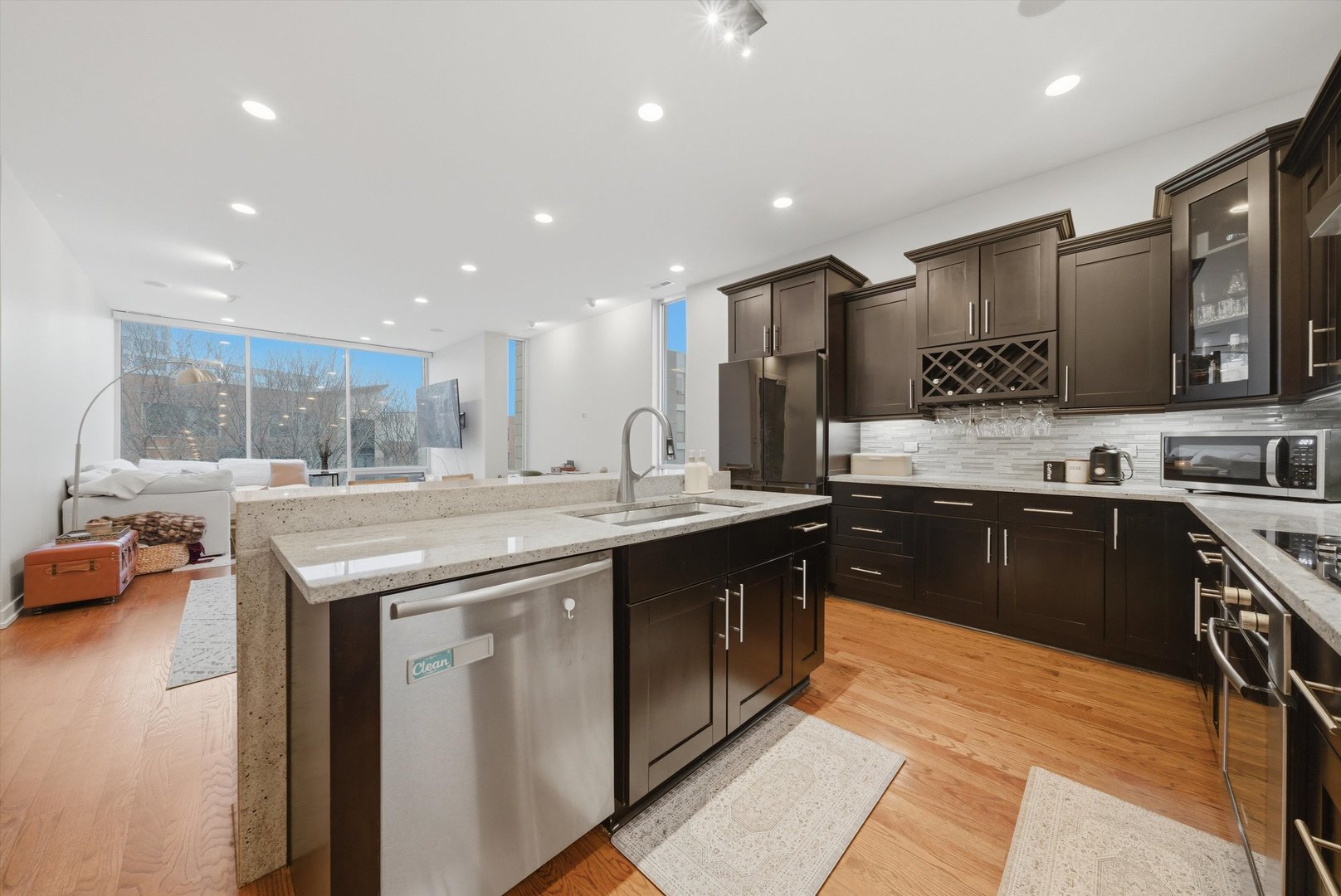 925 N Larrabee Street #2N, Chicago, IL 60610