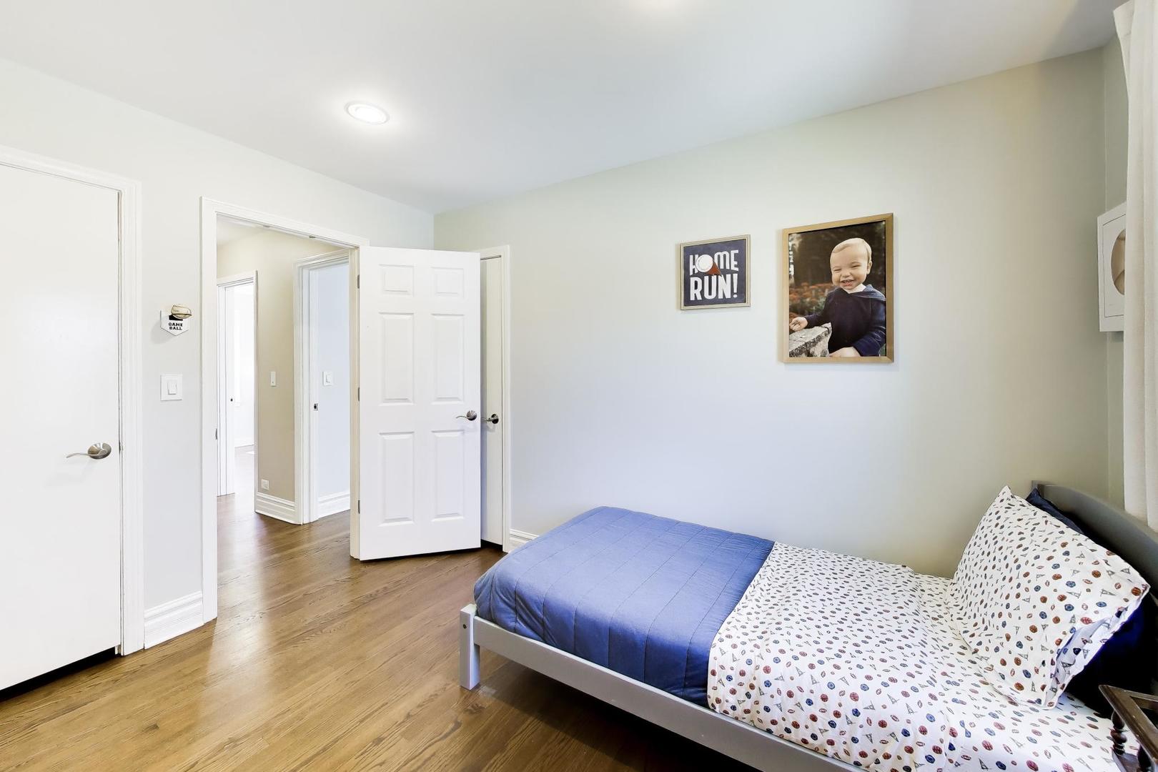 407 S See Gwun Avenue, Mount Prospect, IL 60056