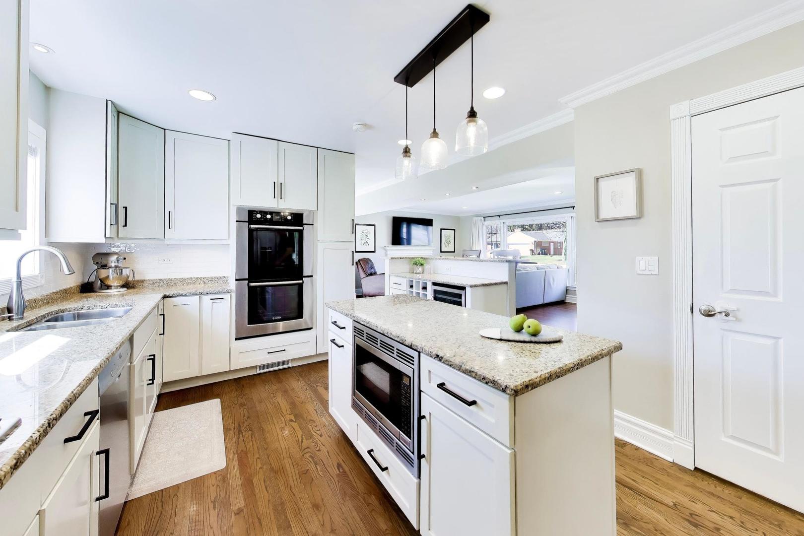 407 S See Gwun Avenue, Mount Prospect, IL 60056