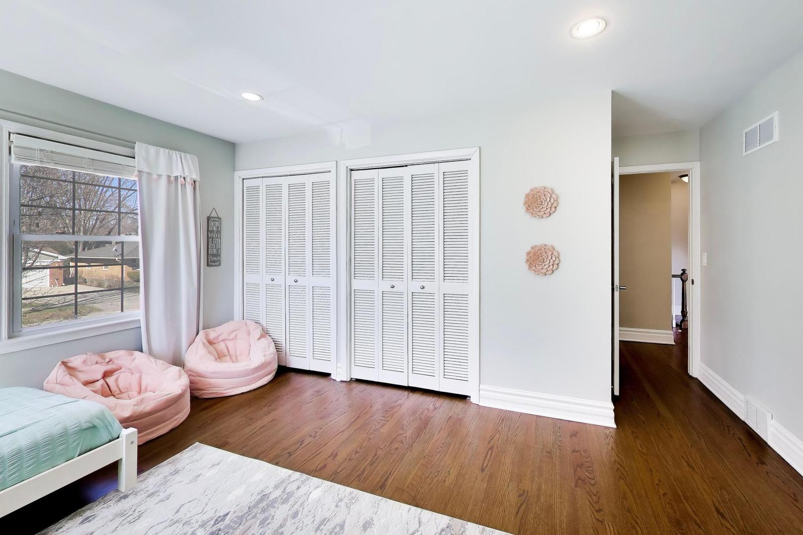 407 S See Gwun Avenue, Mount Prospect, IL 60056