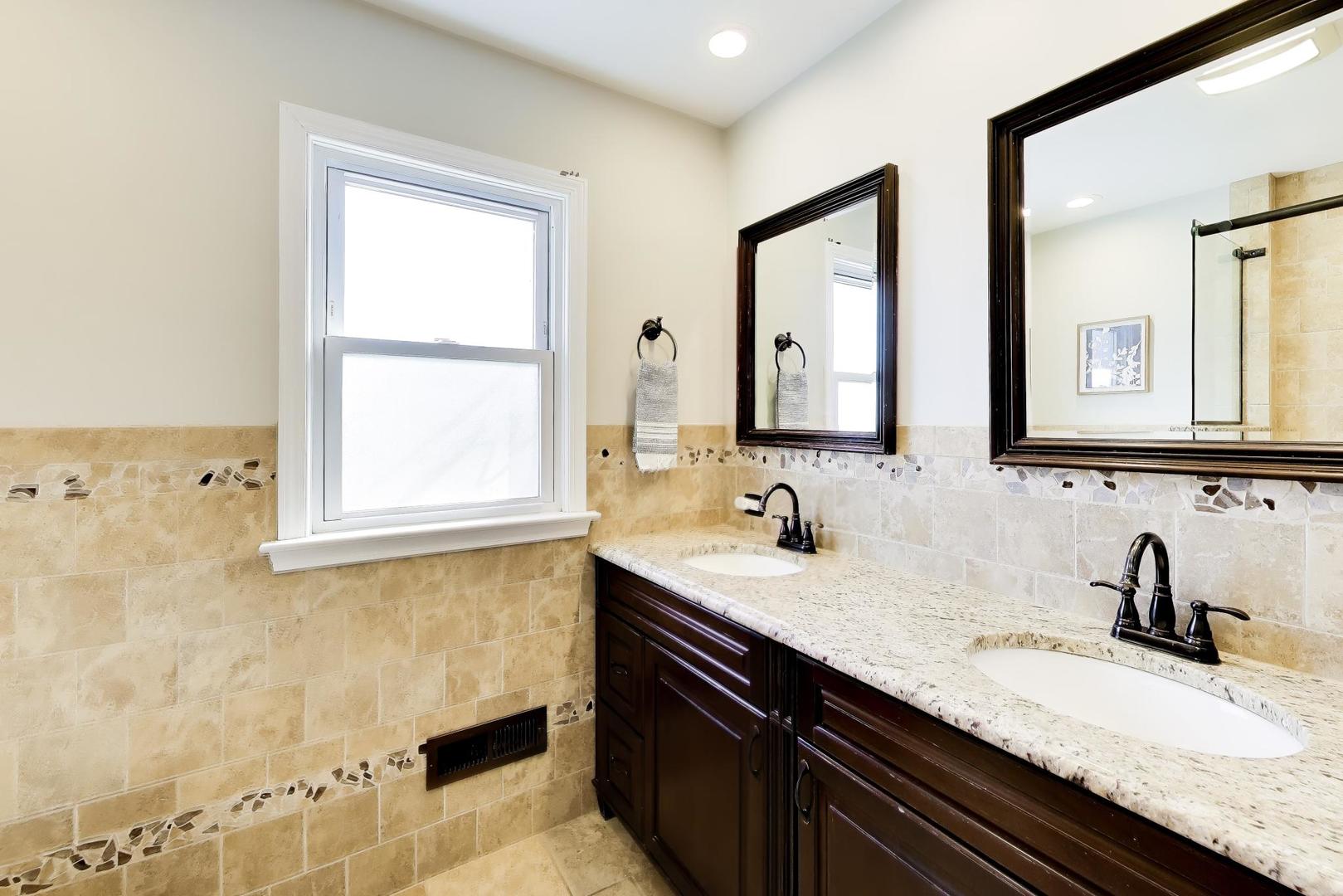 407 S See Gwun Avenue, Mount Prospect, IL 60056