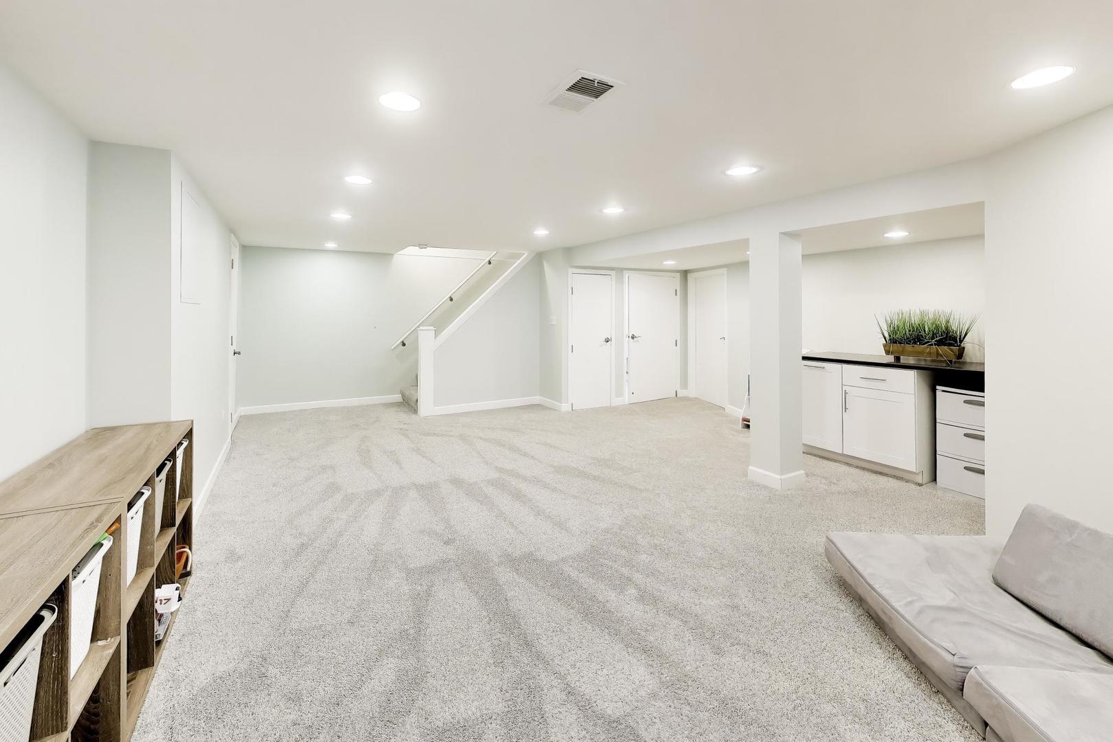 407 S See Gwun Avenue, Mount Prospect, IL 60056