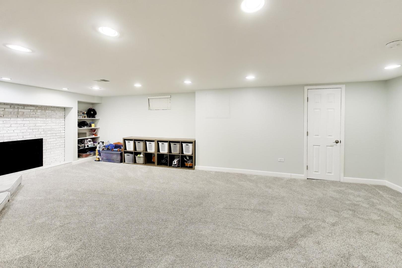 407 S See Gwun Avenue, Mount Prospect, IL 60056