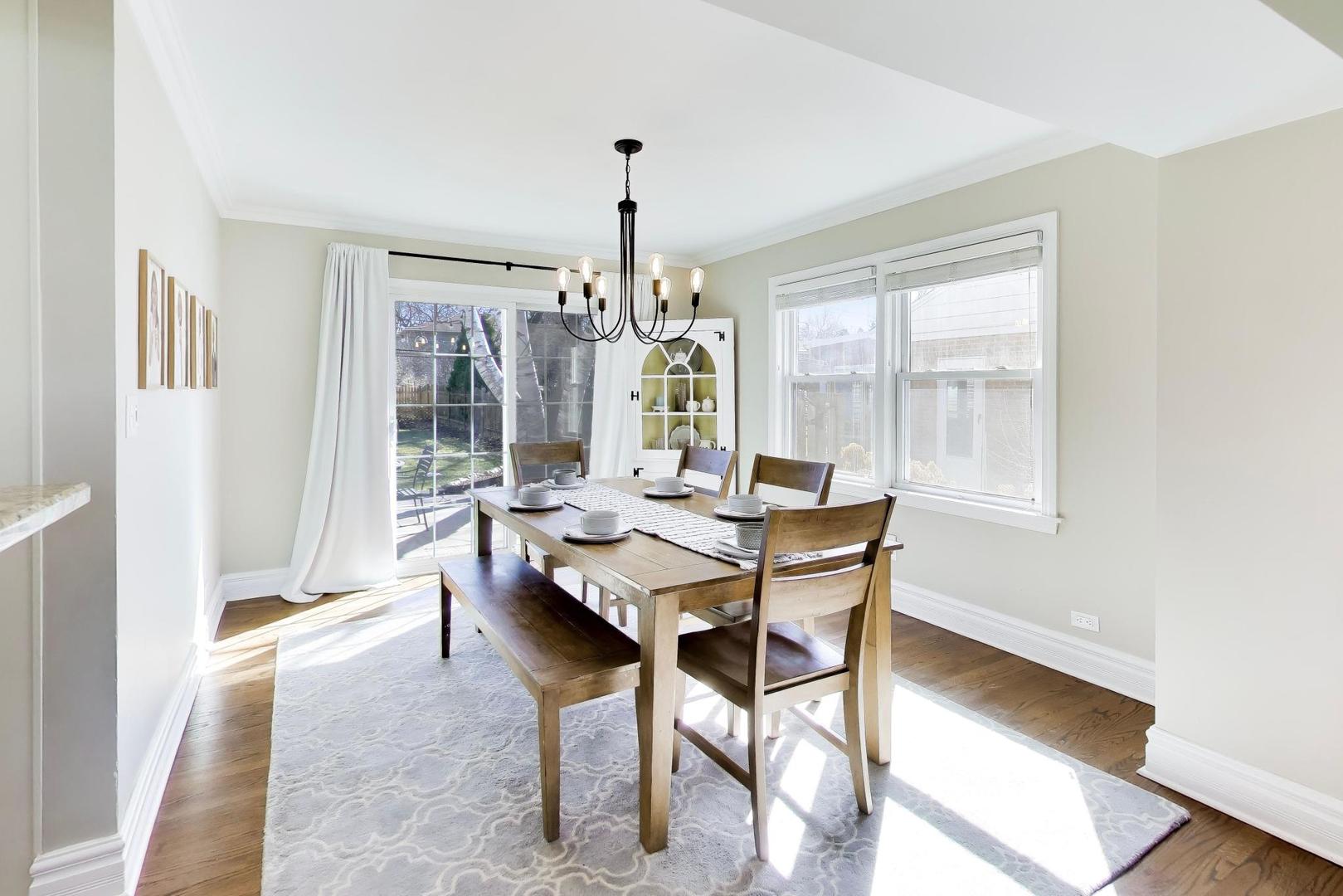 407 S See Gwun Avenue, Mount Prospect, IL 60056