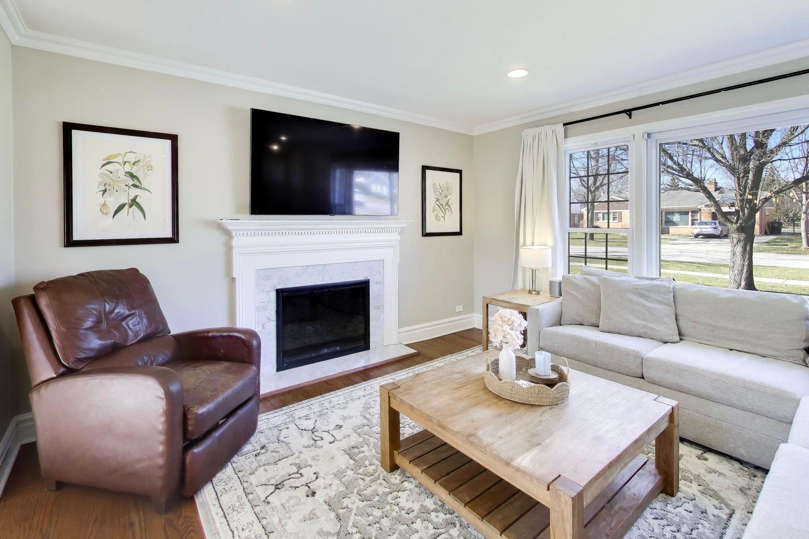 407 S See Gwun Avenue, Mount Prospect, IL 60056