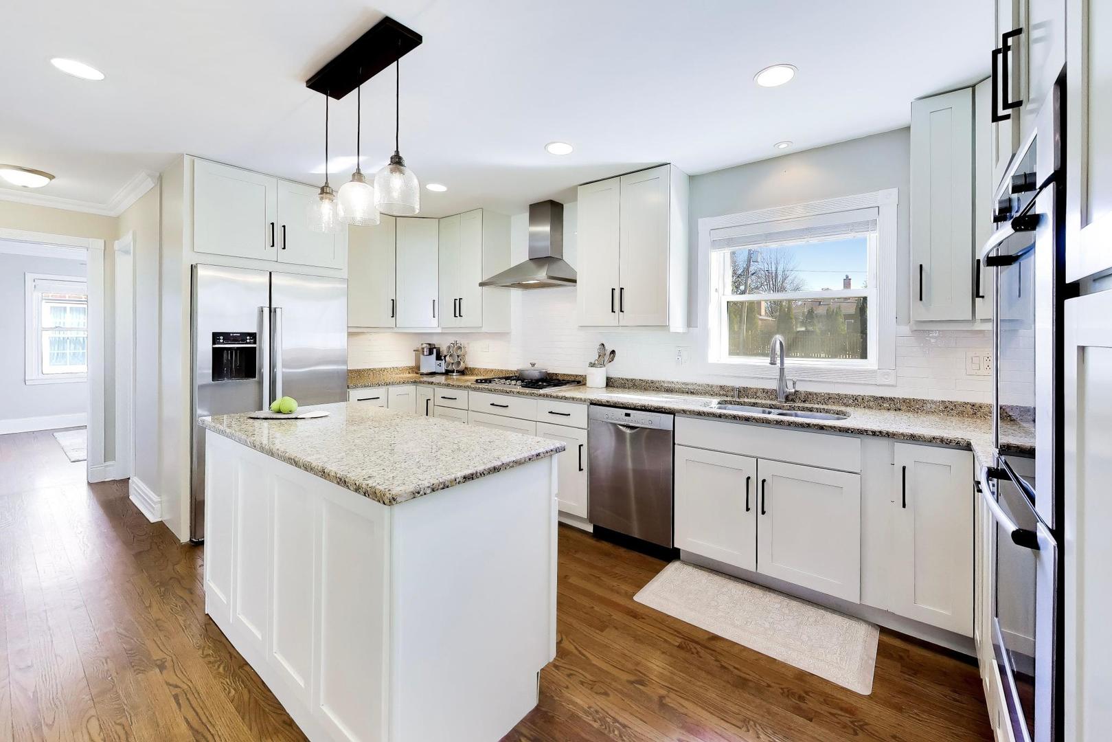 407 S See Gwun Avenue, Mount Prospect, IL 60056