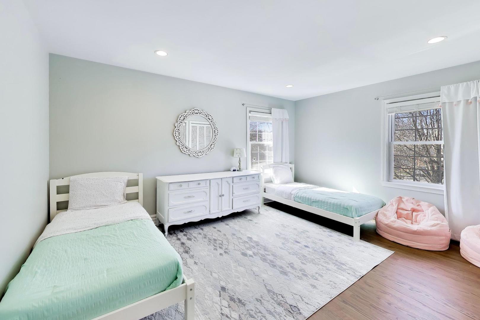 407 S See Gwun Avenue, Mount Prospect, IL 60056