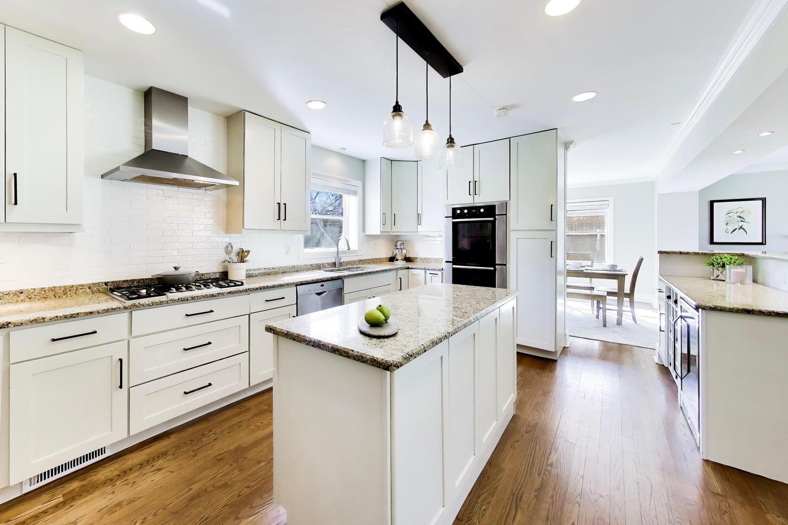 407 S See Gwun Avenue, Mount Prospect, IL 60056