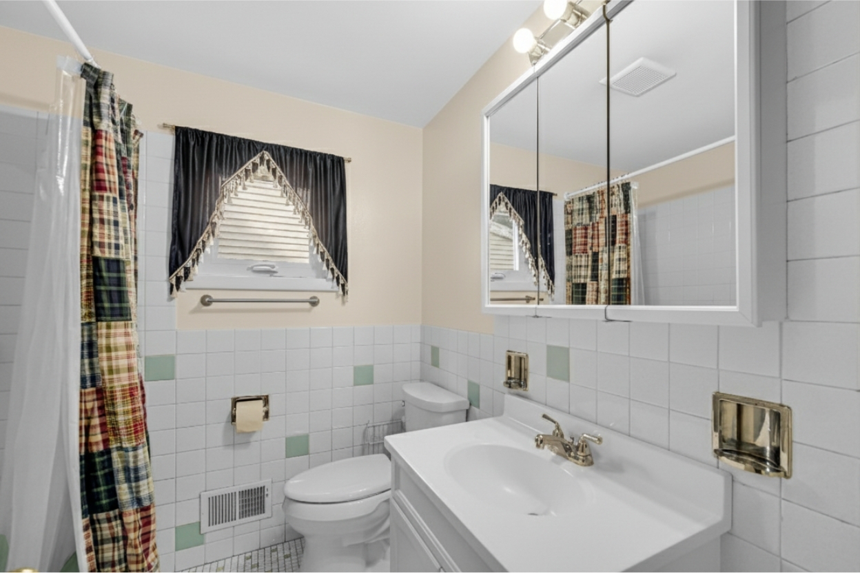 9454 Meadow Lane, Des Plaines, IL 60016