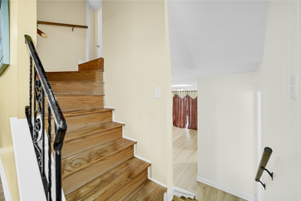 9454 Meadow Lane, Des Plaines, IL 60016