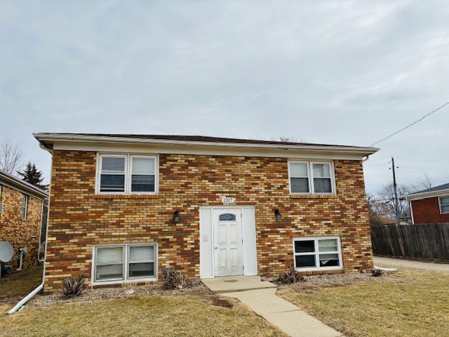 1207 Orchard Road, Bloomington, IL 61701