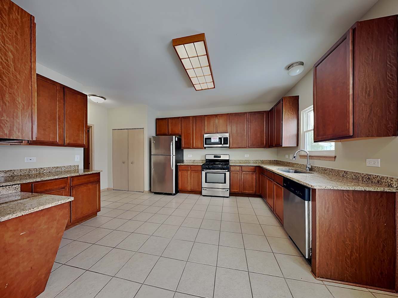 322 Clarewood Circle, Grayslake, IL 60030